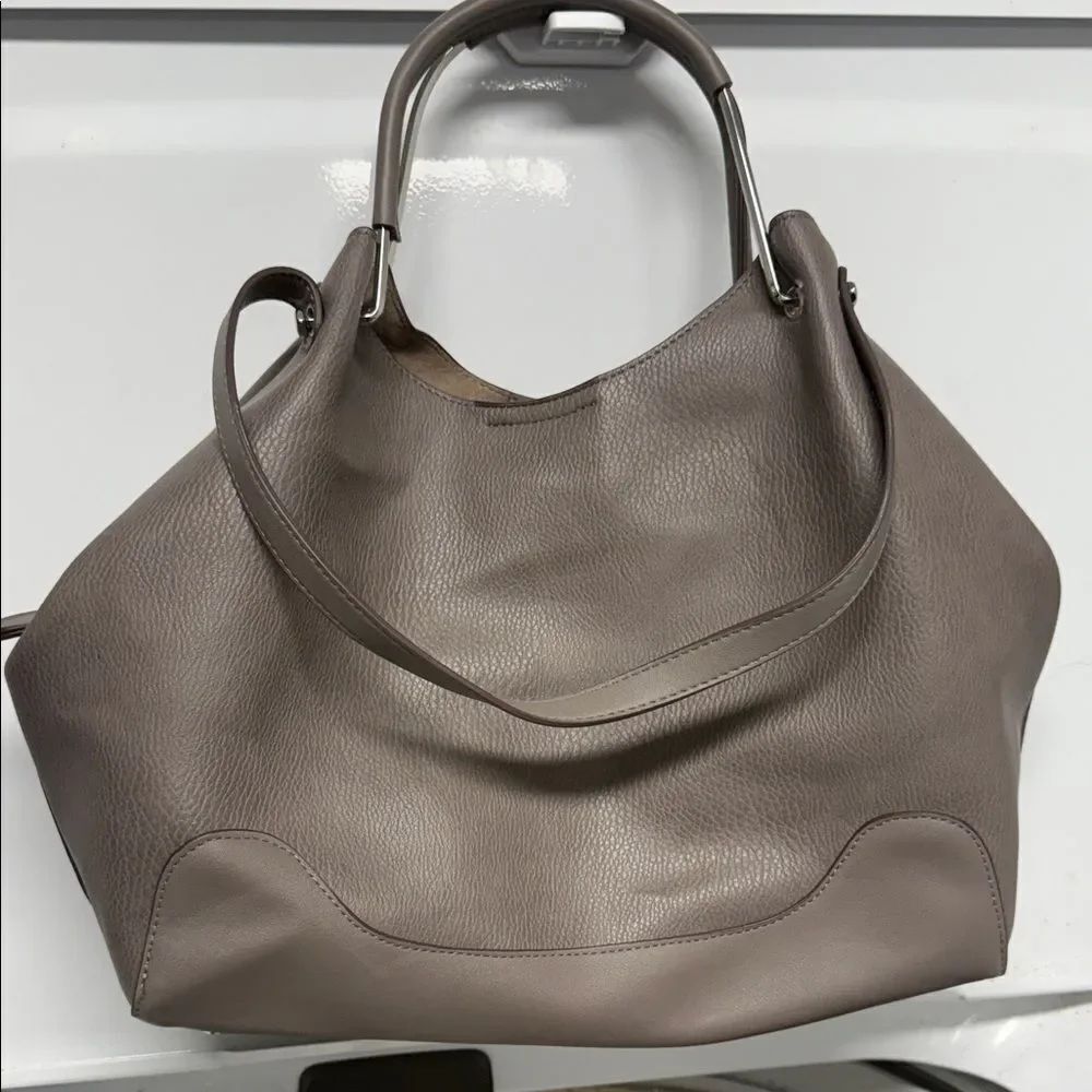 Elegant Taupe Leather Tote Bag SONDRA ROBERTS Squared Leather Gray LIKE NEW